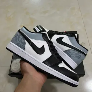 Nike أبيض رمادي منخفض التوب سيليويت جلد وصناعي أعلى أسلوب حياة أحذية رياضية