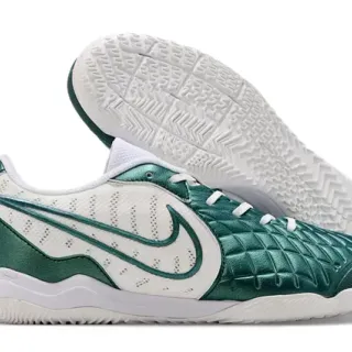 Nike Chaussures de soccer indoor blanches et vertes capuchon matelassé upper mesh perforé