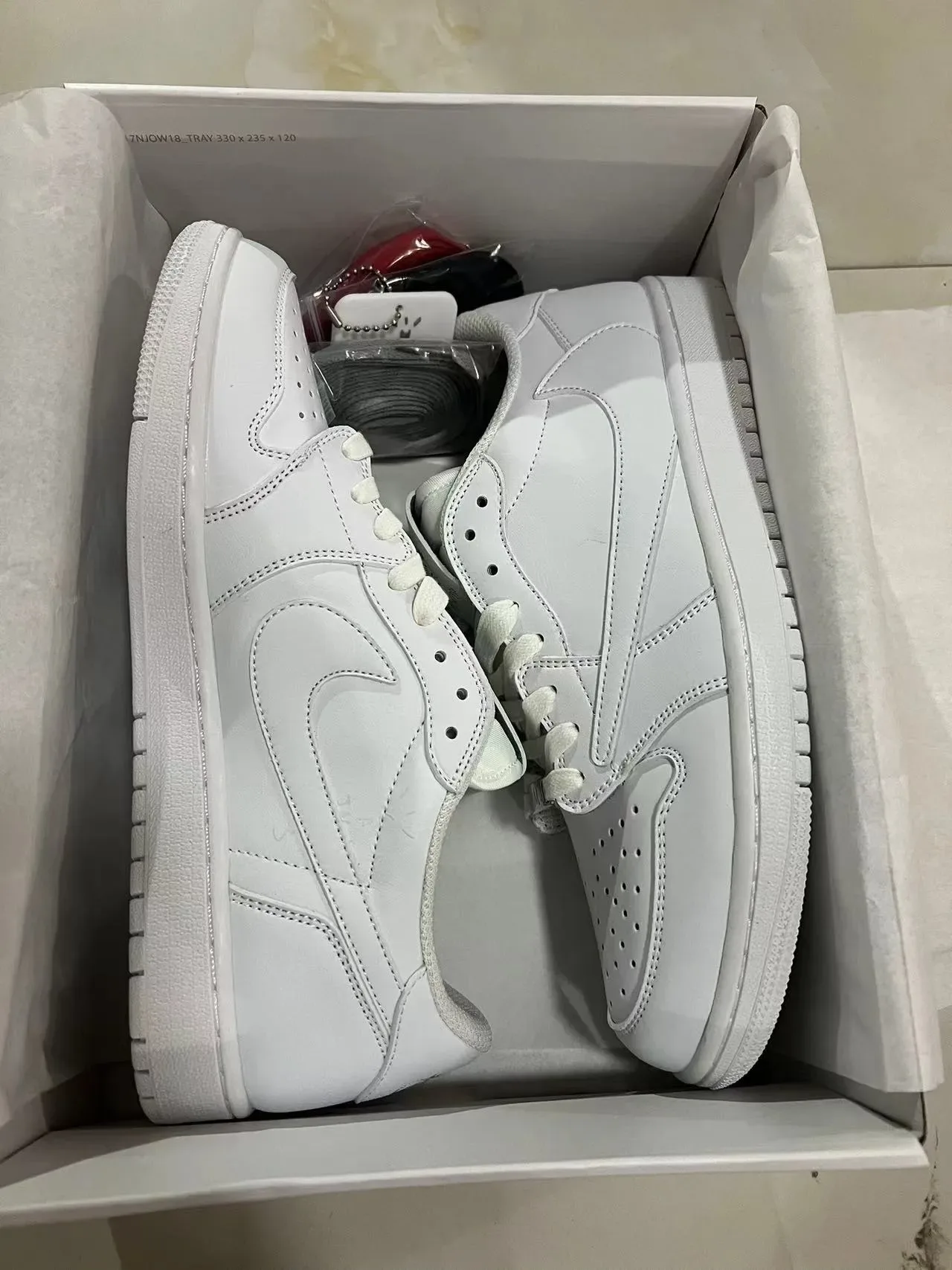 Nike White Low-Top Lifestyle Sneakers 9