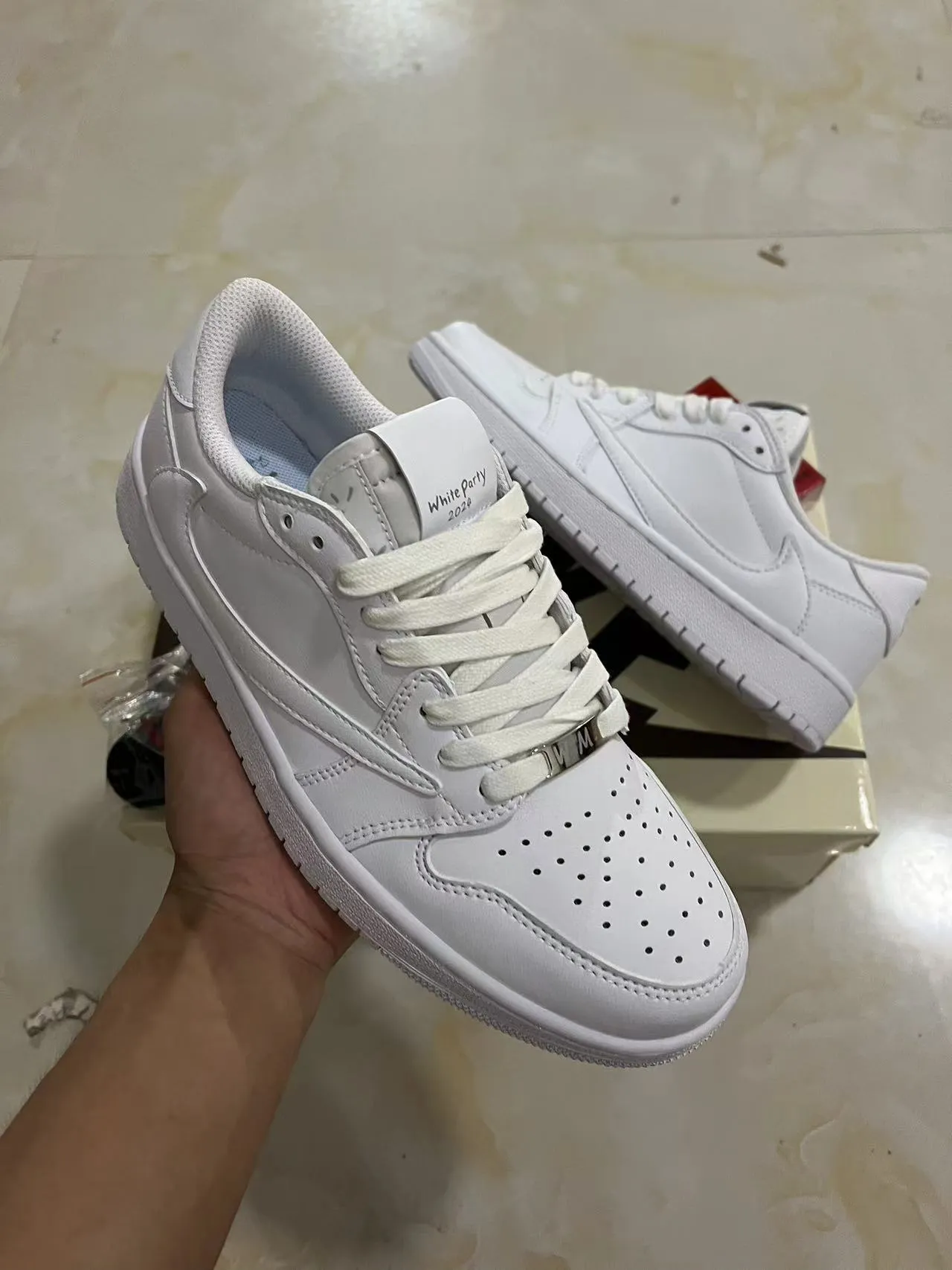 Nike White Monochrome Low-Top Silhouette Lifestyle Sneakers 2