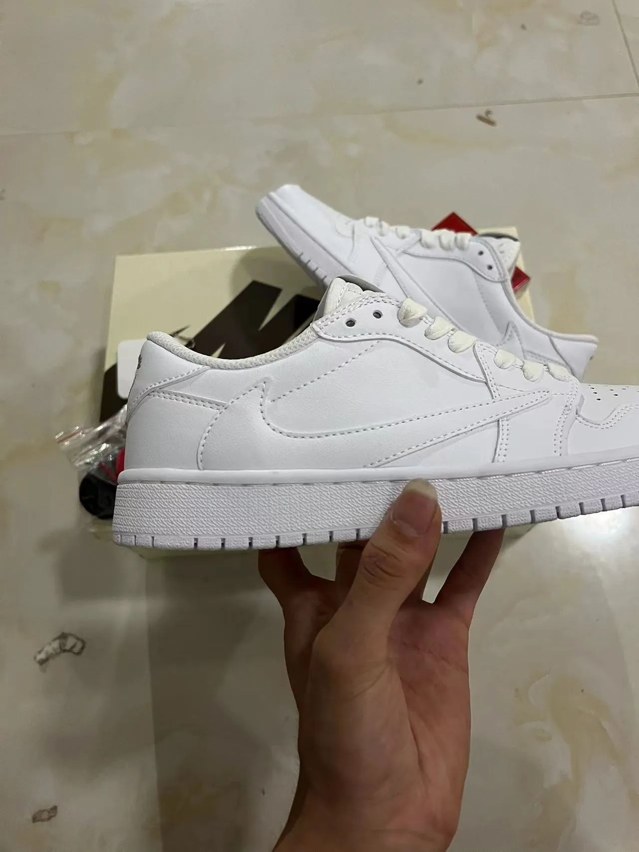 Nike White Monochrome Low-Top Silhouette Lifestyle Sneakers 7