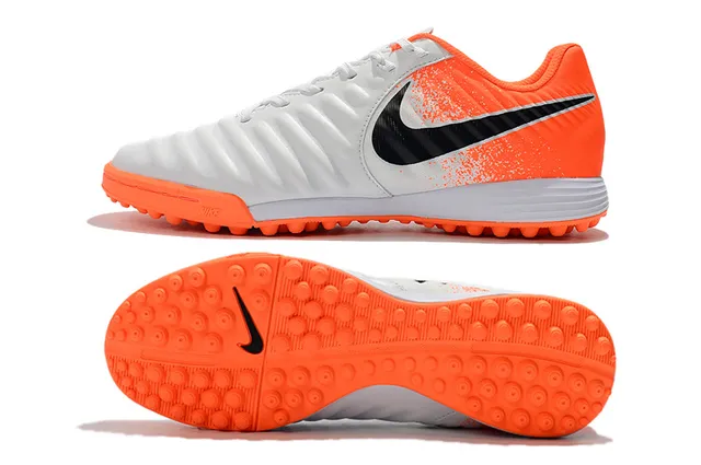 Nike সাদা কমলা নিম্ন-কাট সিন্থেটিক আপার রিবড টেক্সচার্ড ফোরফুট আর্টিফিশিয়াল-গ্রাস সকার শুজ 23