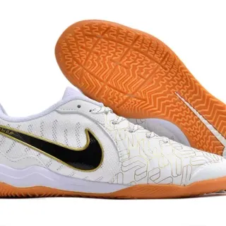 Nike Chaussures de soccer indoor low-top blanches et oranges en mesh synthétique