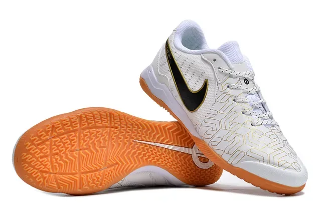 Nike Sapatos de futebol indoor low-top brancos e laranjas com upper de malha sintética 4