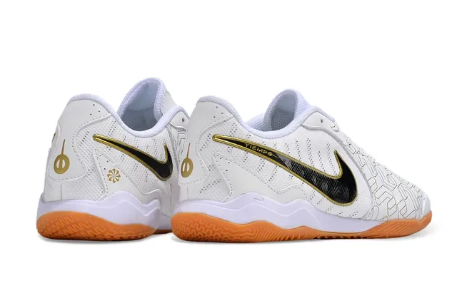 Nike Sapatos de futebol indoor low-top brancos e laranjas com upper de malha sintética 5
