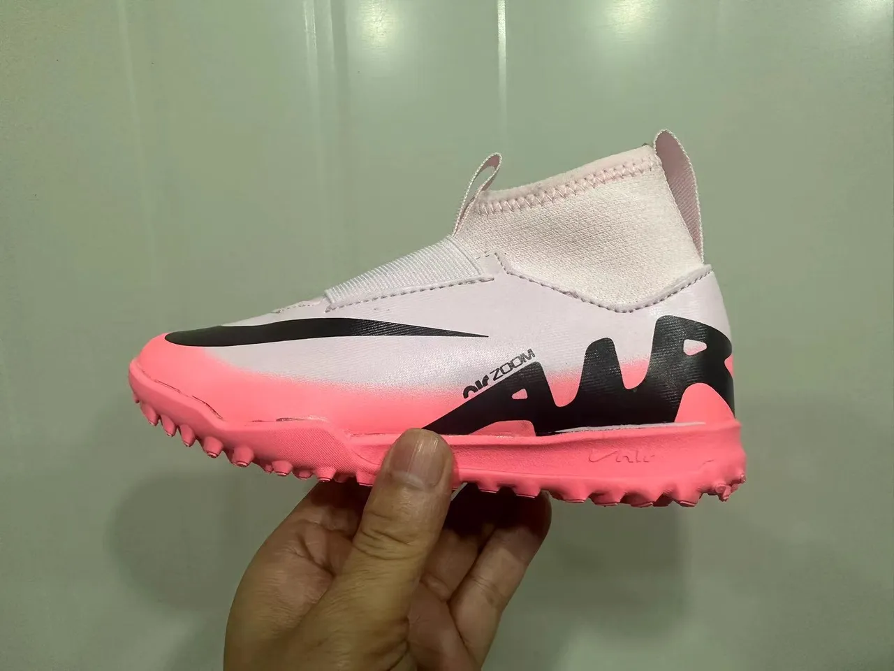 Nike সাদা গোলাপি সক-ফিট কলার ইলাস্টিক স্ট্র্যাপ ক্লোজার Turf ফুটবল জুতা 3