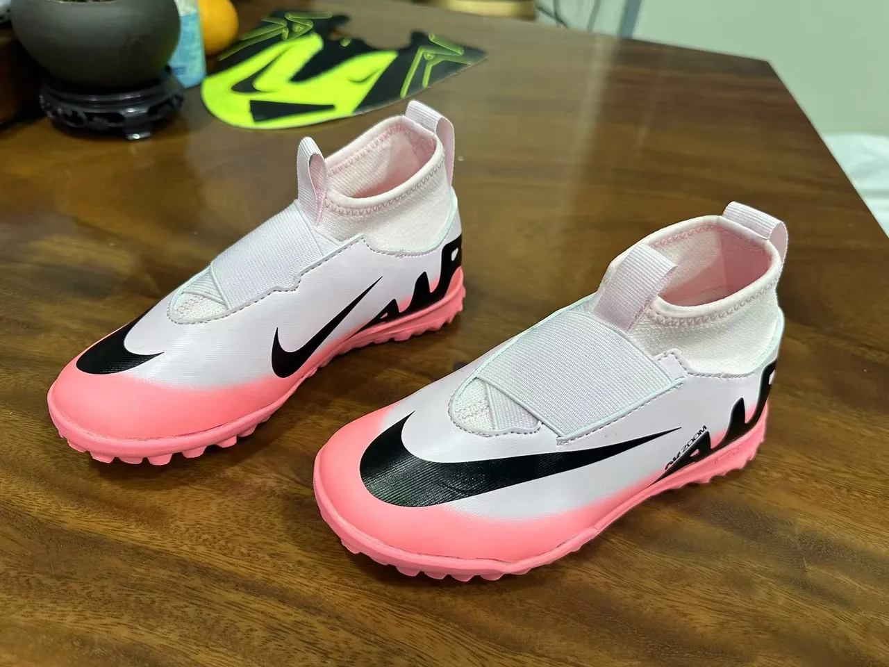 Nike সাদা গোলাপি সক-ফিট কলার ইলাস্টিক স্ট্র্যাপ ক্লোজার Turf ফুটবল জুতা 5
