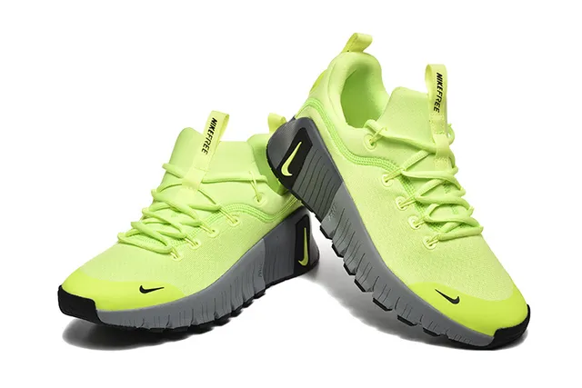Nike Chaussures de Running avec upper en knit jaune gris, midsole sculptée et segmentée 2