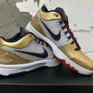Nike Zoom Kobe IV Chaussures de Basketball Or Métallique