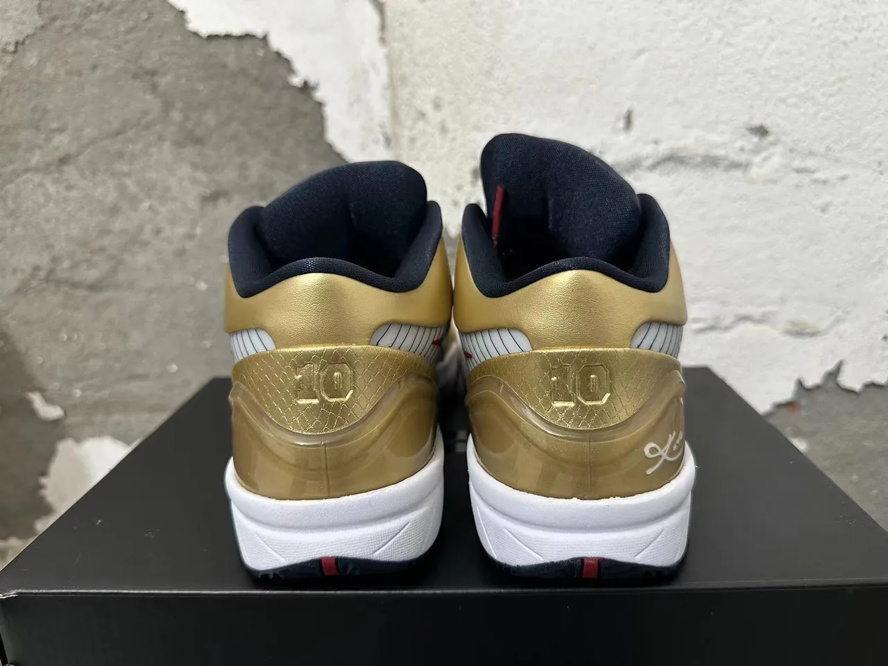 Nike Zoom Kobe IV Zapatos de Baloncesto Dorado Metálico 2
