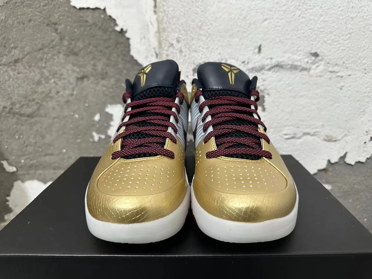 Nike Zoom Kobe IV Zapatos de Baloncesto Dorado Metálico 3