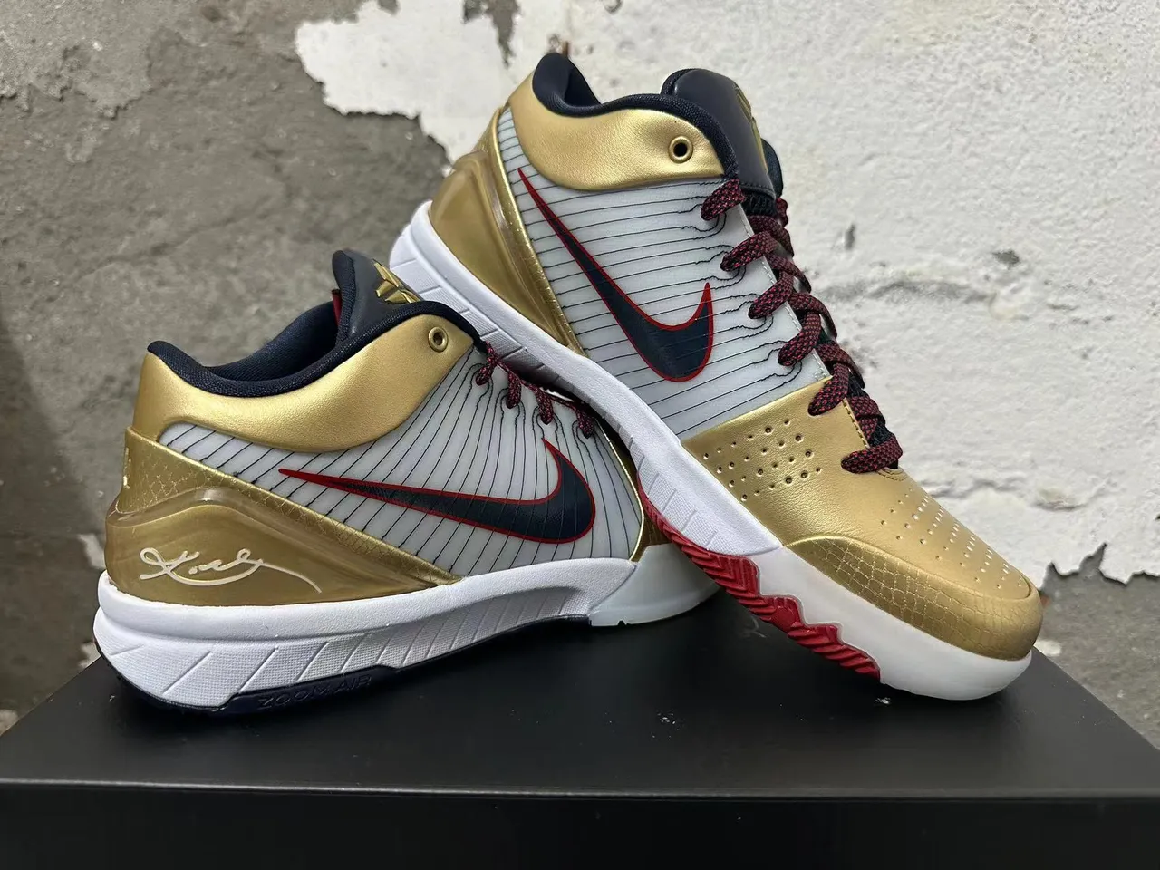 Nike Zoom Kobe IV Zapatos de Baloncesto Dorado Metálico 5