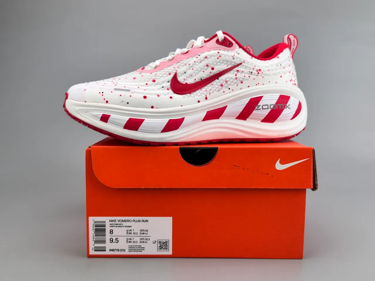 Nike ZoomX Invincible Run 白红 工程针织鞋面 斑点图案 跑鞋 2