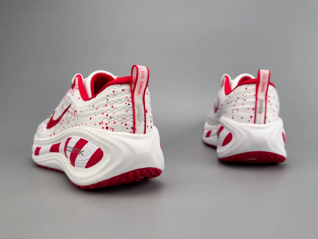 Nike ZoomX Invincible Run 白红 工程针织鞋面 斑点图案 跑鞋 4