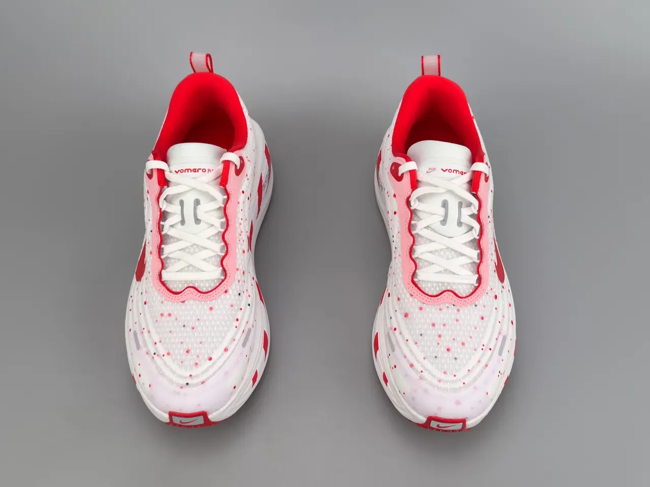 Nike ZoomX Invincible Run 白红 工程针织鞋面 斑点图案 跑鞋 7