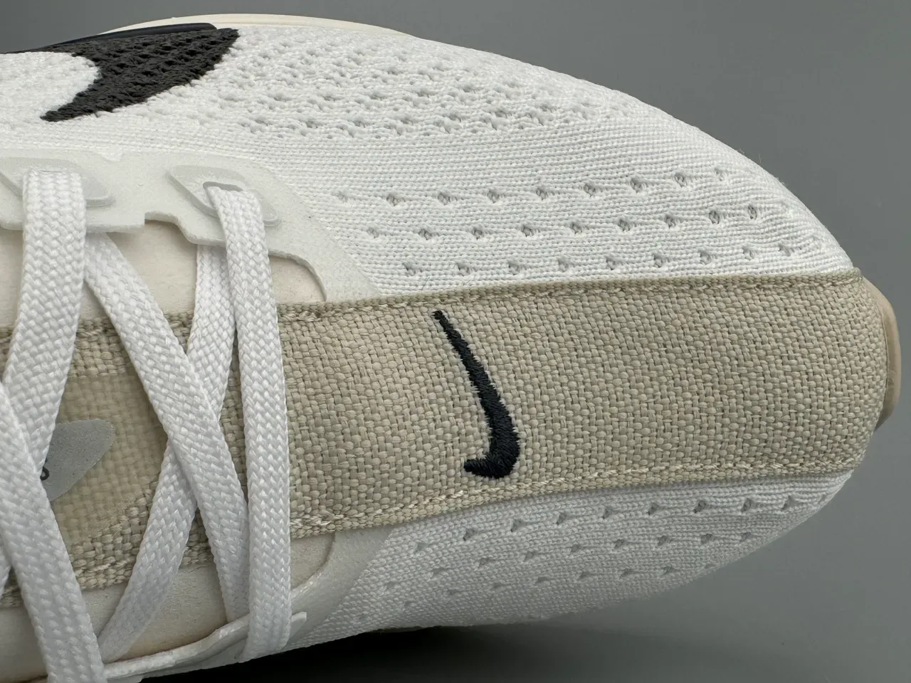 Nike ZoomX White Black Engineered Knit Upper Full-Length Foam Midsole Running Shoes 5