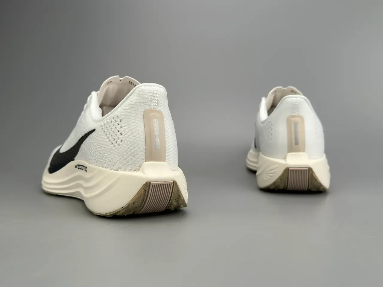 Nike ZoomX White Black Engineered Knit Upper Full-Length Foam Midsole Running Shoes 8