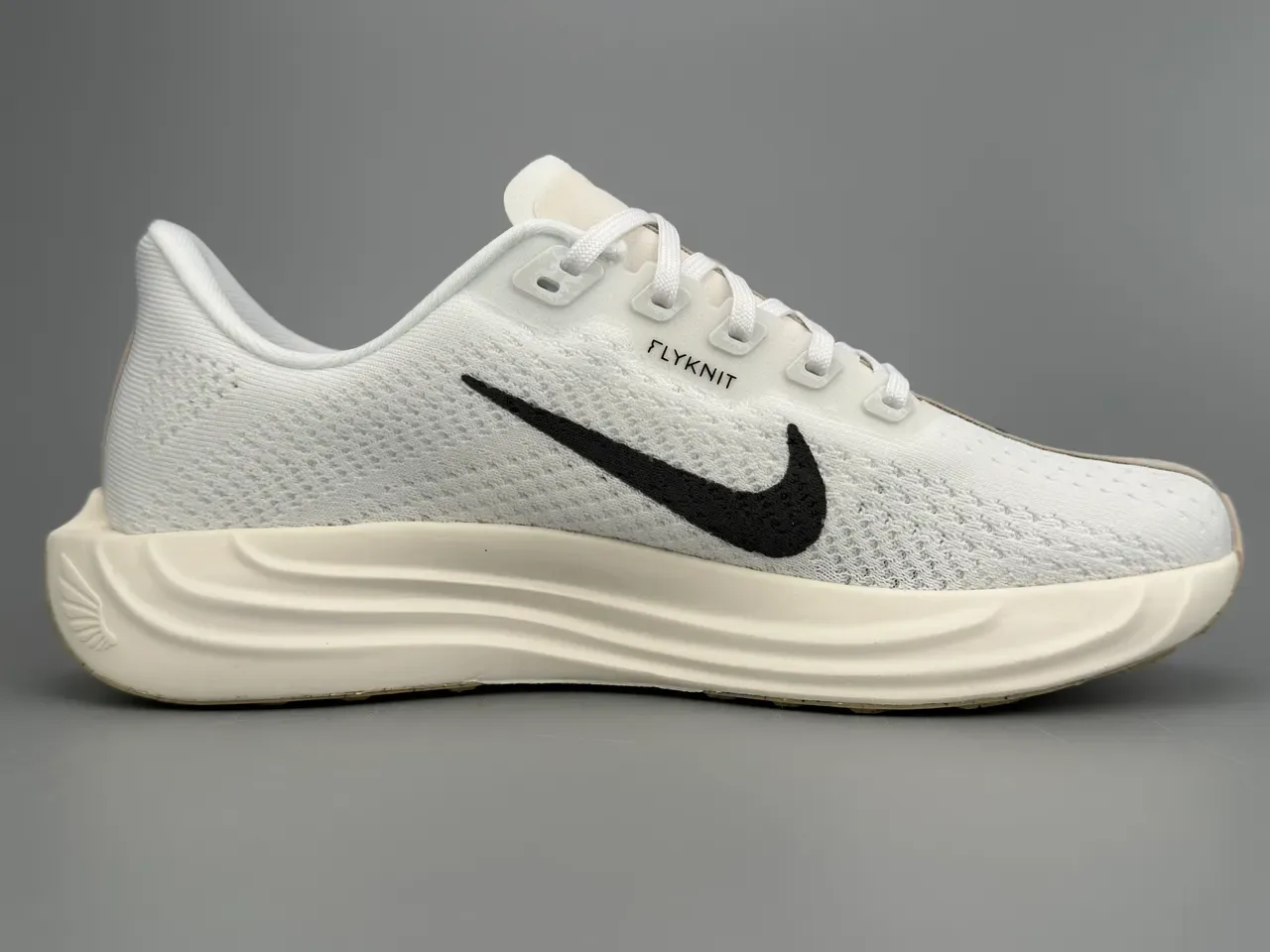 Nike ZoomX White Black Engineered Knit Upper Full-Length Foam Midsole Running Shoes 10