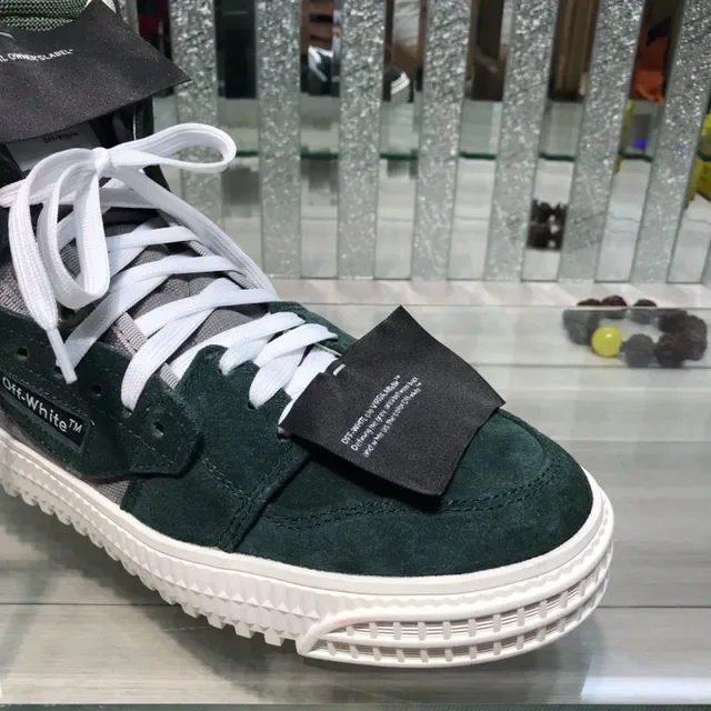 Off-White Zapatillas Lifestyle de Ante y Malla Verde Ejército de Alto Corte con Capas 7