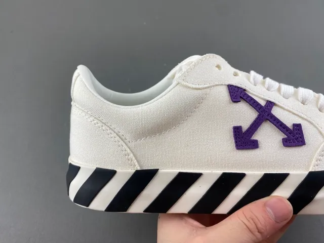 Off-White काले कैनवास अपर डायगोनल स्ट्रिप मिडसोल लाइफस्टाइल स्नीकर 3