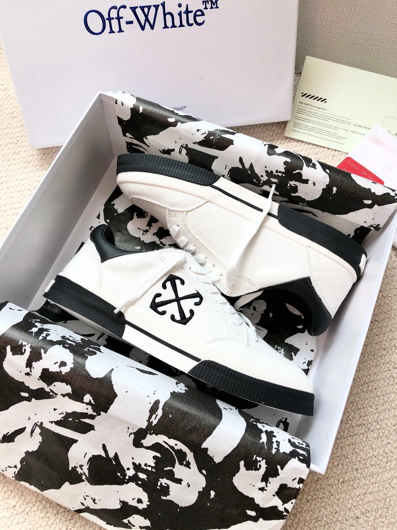 Off-White 黑色帆布鞋面工业品牌生活方式运动鞋 2