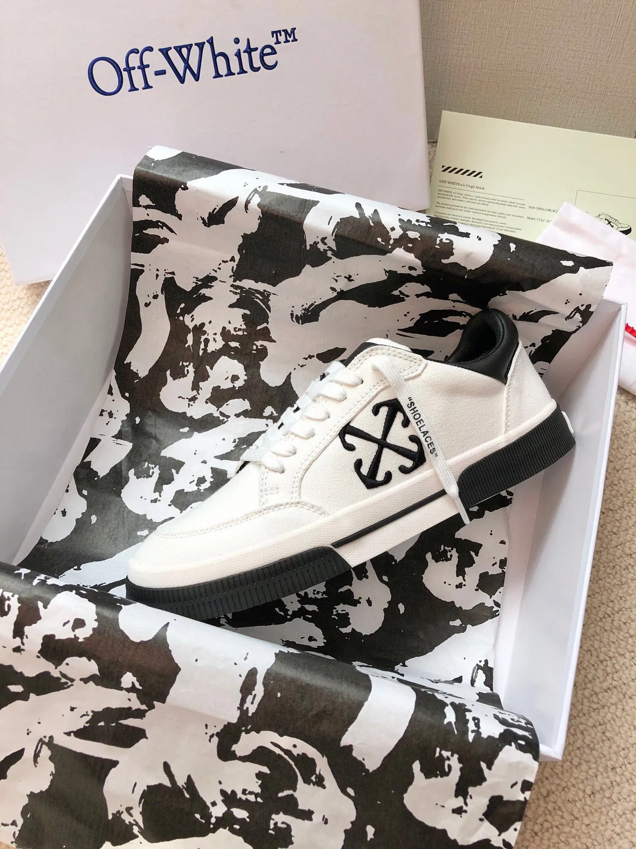 Off-White 黑色帆布鞋面工业品牌生活方式运动鞋 4