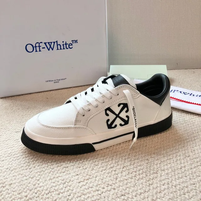 Off-White 黑色帆布鞋面工业品牌生活方式运动鞋 5
