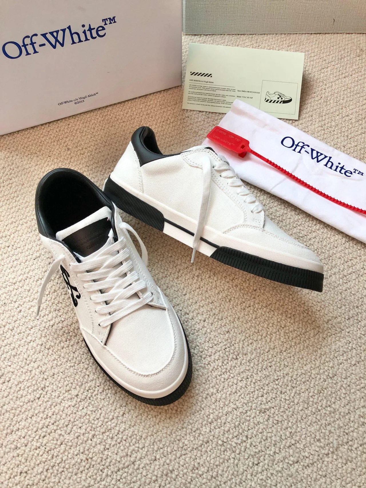 Off-White 黑色帆布鞋面工业品牌生活方式运动鞋 6
