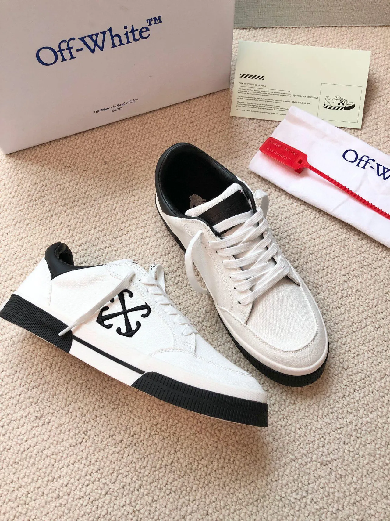 Off-White 黑色帆布鞋面工业品牌生活方式运动鞋 8