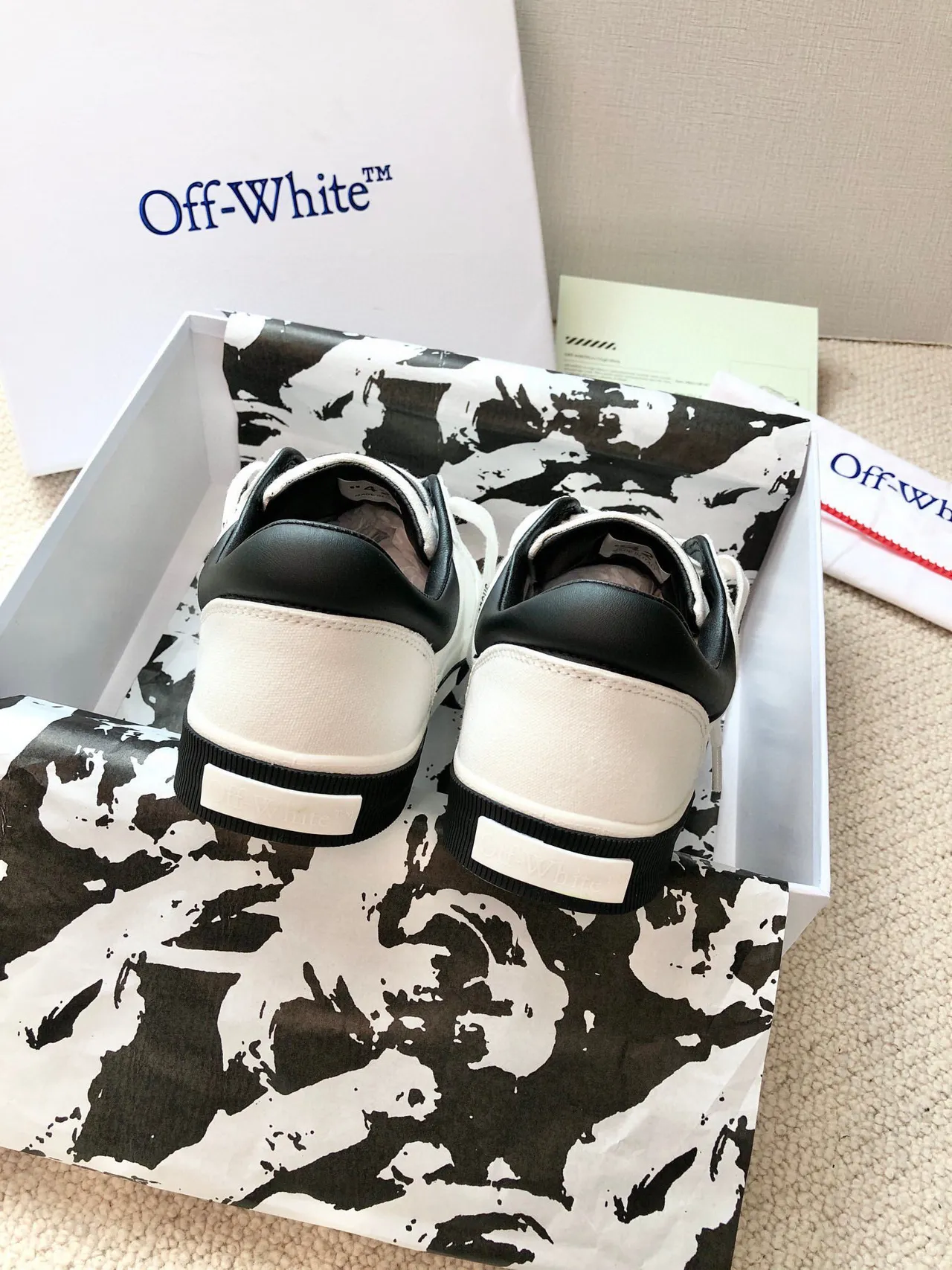 Off-White 黑色帆布鞋面工业品牌生活方式运动鞋 9