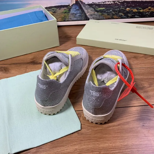 Off-White Industrial Sneaker Argent Brillant Daim Gris Lacets Jaunes Baskets Lifestyle 4