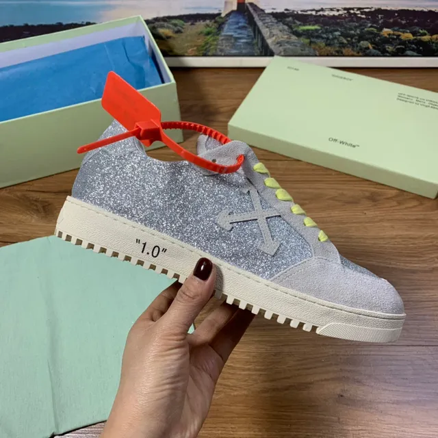 Off-White Industrial Sneaker Argent Brillant Daim Gris Lacets Jaunes Baskets Lifestyle 5