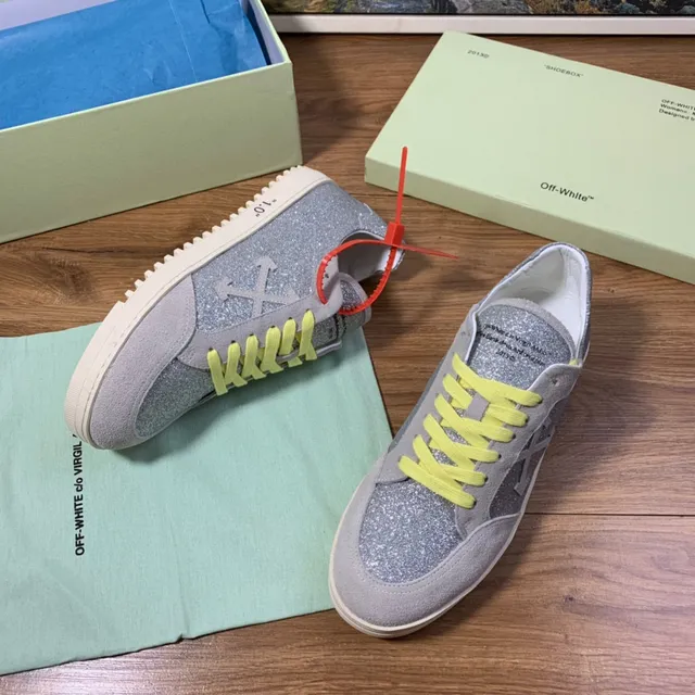 Off-White Industrial Sneaker Argent Brillant Daim Gris Lacets Jaunes Baskets Lifestyle 6