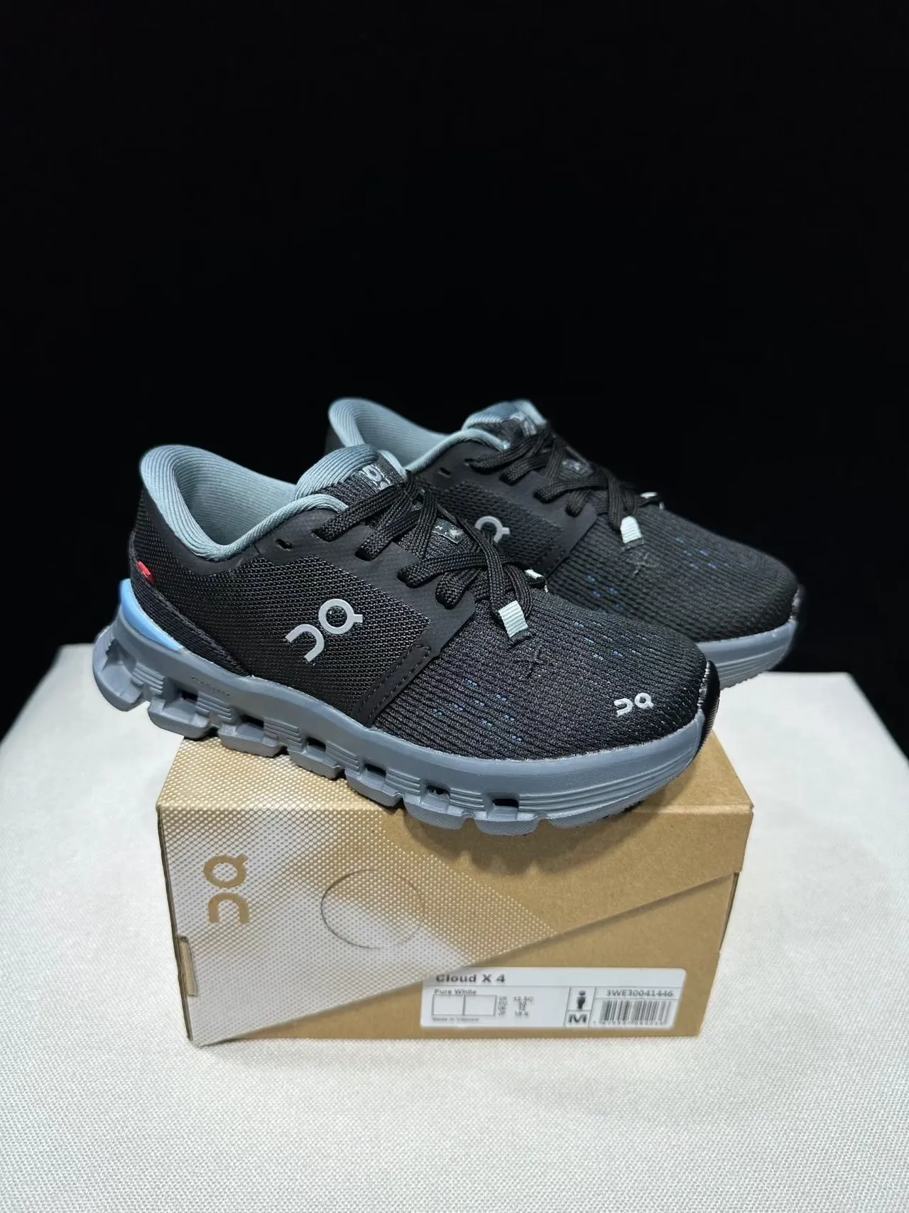 On 黑色 工程网面鞋面 分段 CloudTec 缓震中底 生活方式运动鞋 13