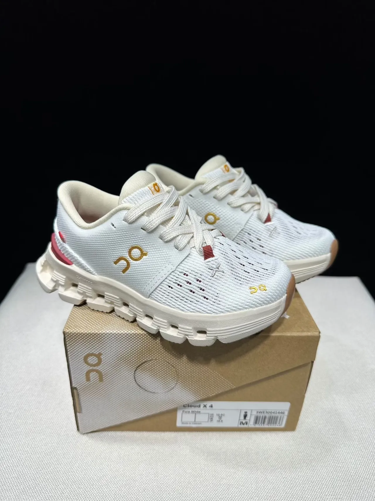 On 黑色 工程网面鞋面 分段 CloudTec 缓震中底 生活方式运动鞋 14
