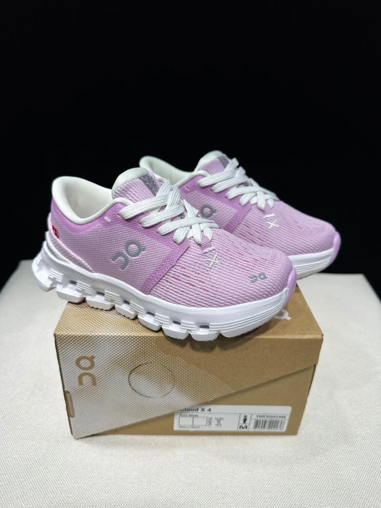 On 黑色 工程网面鞋面 分段 CloudTec 缓震中底 生活方式运动鞋 15