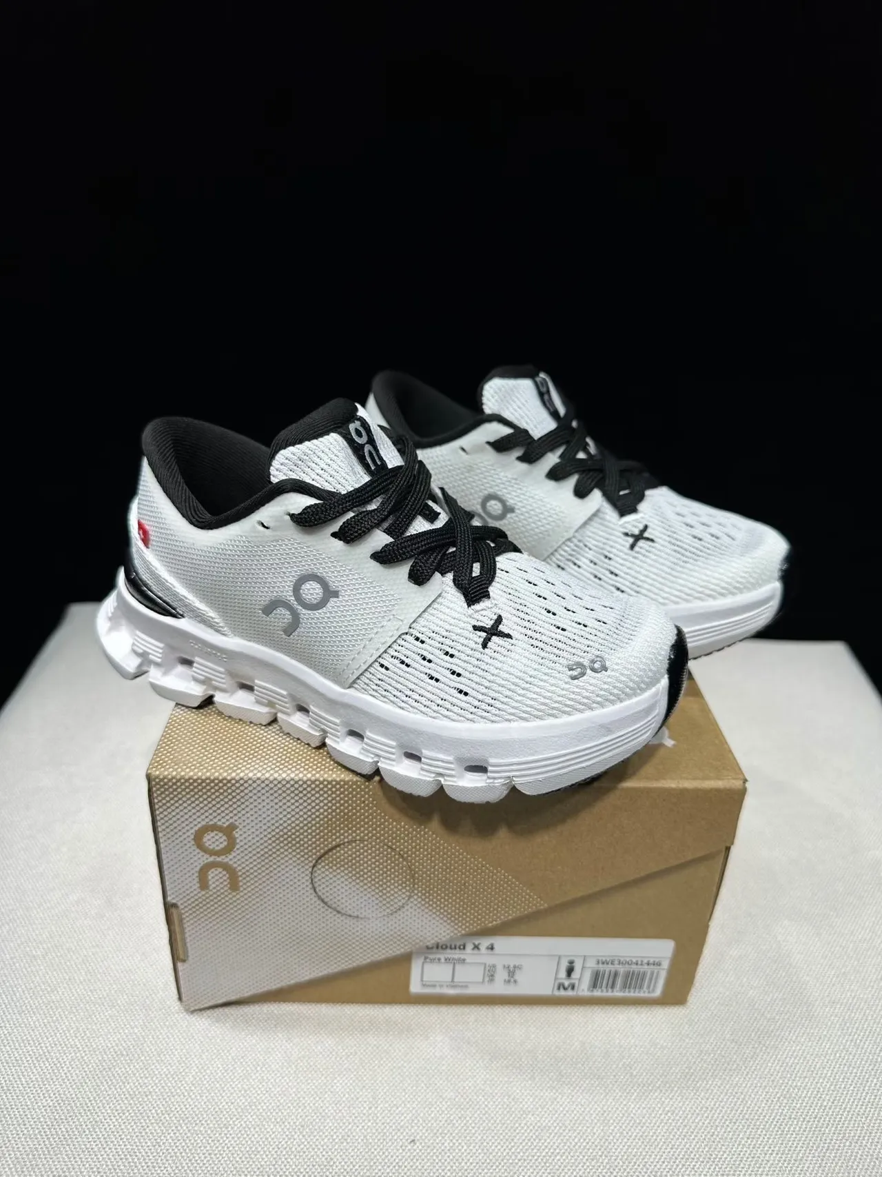 On 黑色 工程网面鞋面 分段 CloudTec 缓震中底 生活方式运动鞋 16