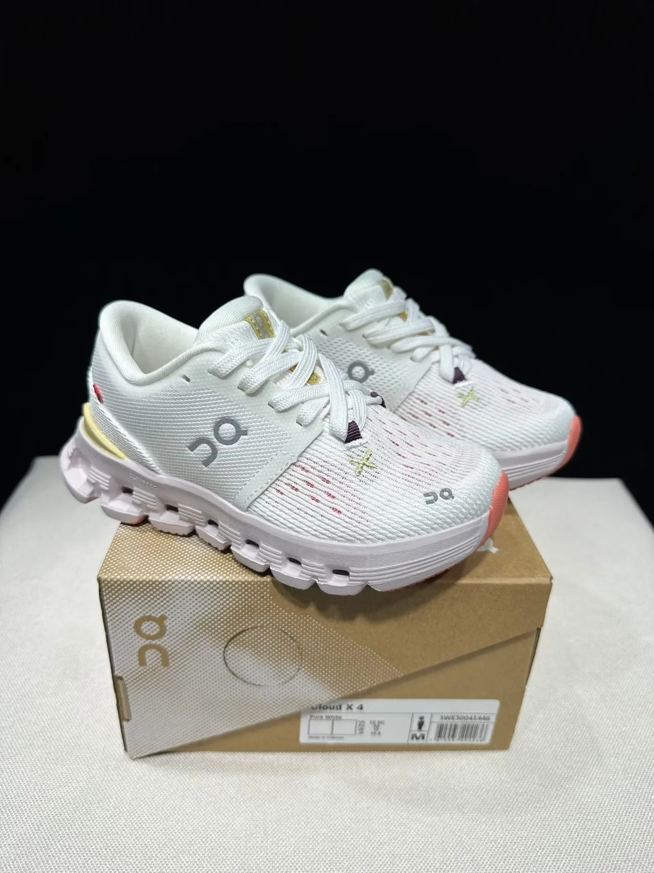 On 黑色 工程网面鞋面 分段 CloudTec 缓震中底 生活方式运动鞋 19
