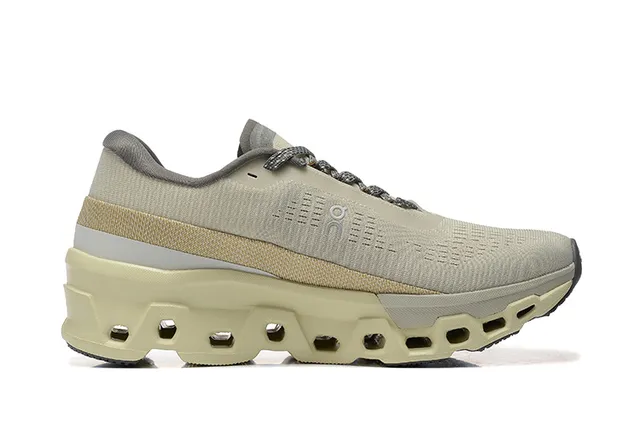 On Cloudmonster Beige Gray 跑鞋 4