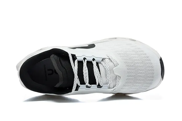 On Cloudmonster Chaussures de course Gris clair et Noir 3