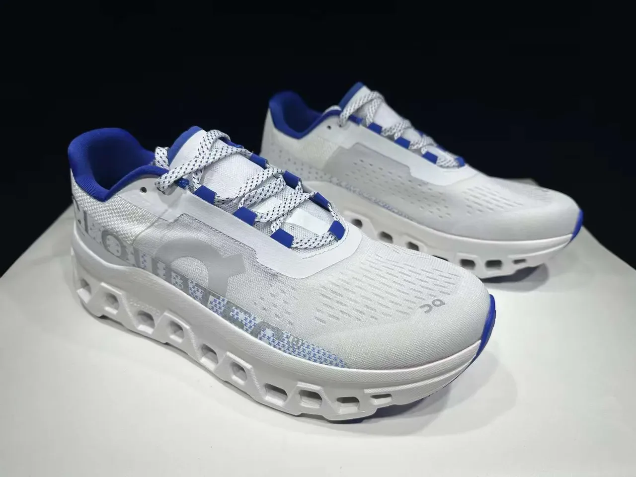 On Cloudmonster Zapatillas Running Blancas y Azules 5