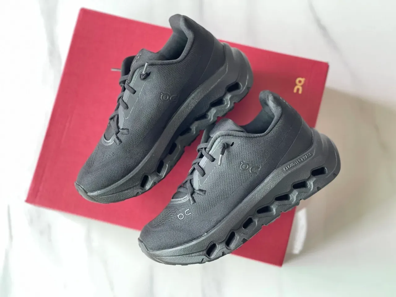On Gris Negro Punto Superior Hexagonal Cloud Pod Mediasuela Lifestyle Sneakers 5