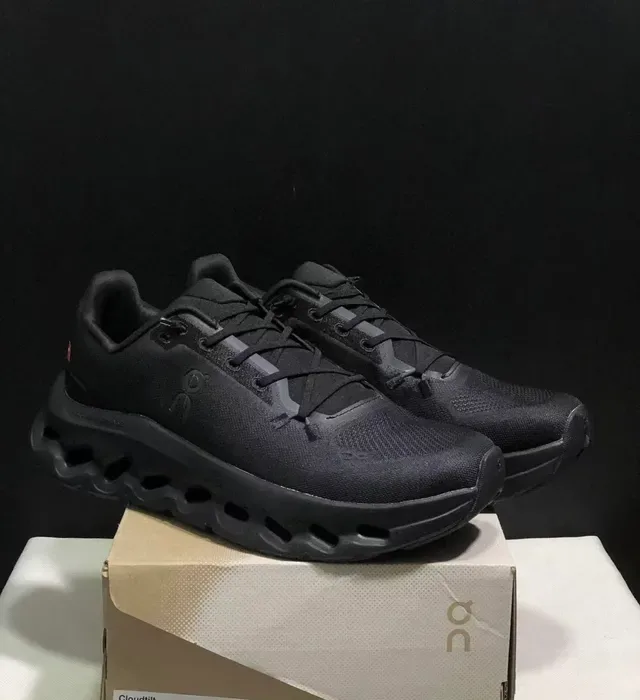 On Gris Negro Punto Superior Hexagonal Cloud Pod Mediasuela Lifestyle Sneakers 6