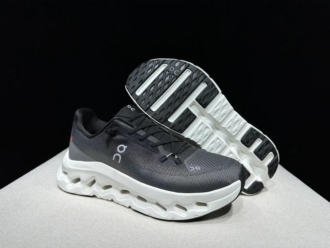 On Sneakers Gris Blanc Upper Tricoté Sculpté Cloud-Pod Semelle Lifestyle 5