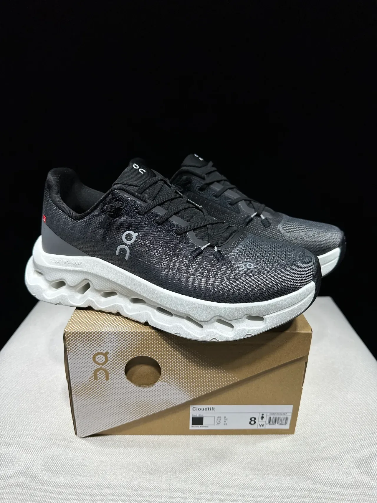 On Sneakers Gris Blanc Upper Tricoté Sculpté Cloud-Pod Semelle Lifestyle 8