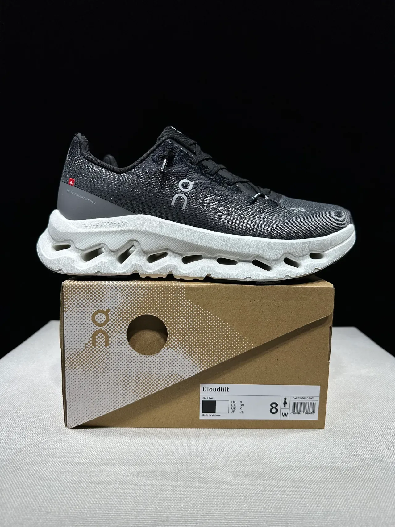 On Sneakers Gris Blanc Upper Tricoté Sculpté Cloud-Pod Semelle Lifestyle 9