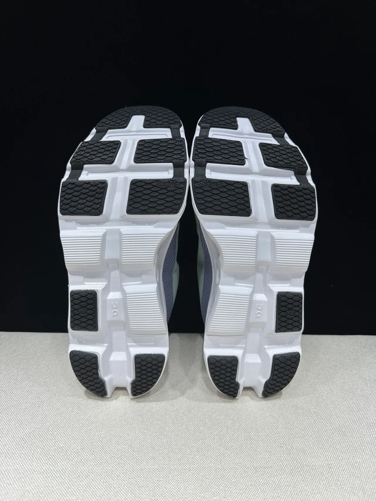 On Green Purple Engineered Mesh Upper Hollowed Hexagonal CloudTec Pods Running Shoes 7