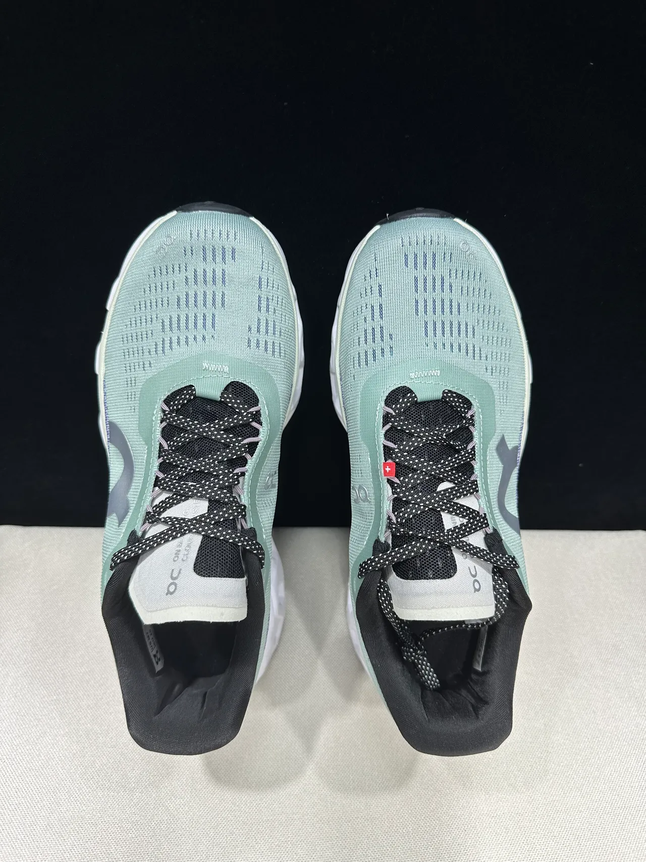 On Green Purple Engineered Mesh Upper Hollowed Hexagonal CloudTec Pods Running Shoes 10
