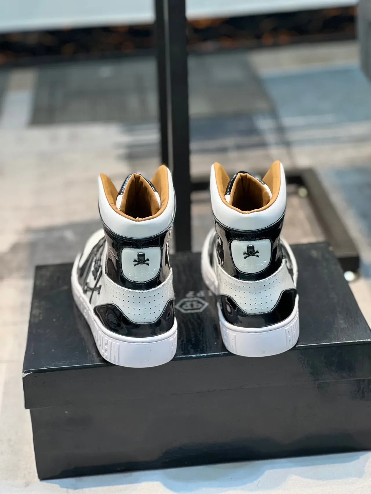Philipp Plein أسود أبيض عالي الرباط جلد لامع تكونست أسلوب حياة حذاء رياضي 2
