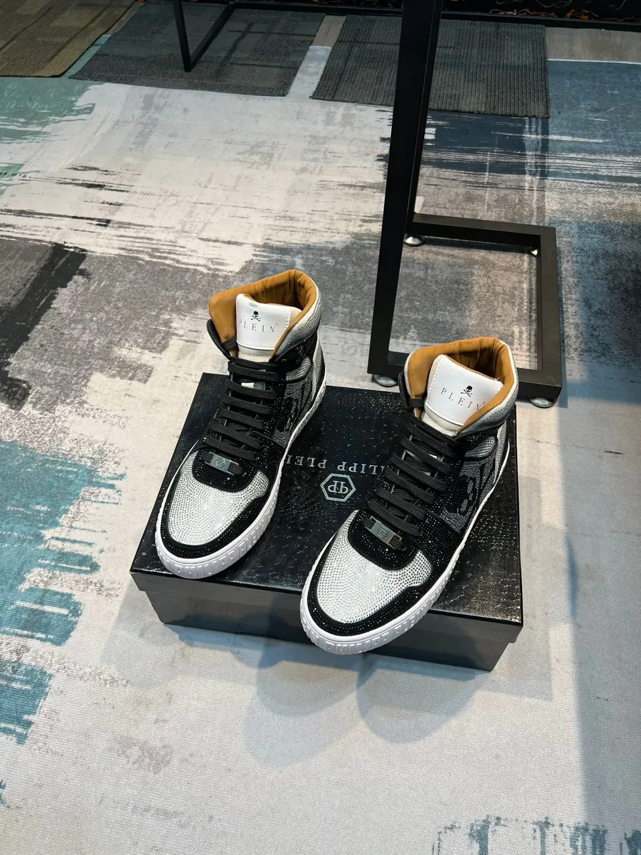 Philipp Plein أحذية رياضية سوداء وفضية عالية مزينة بالكريستال 5